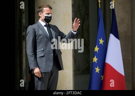 Parigi, Francia. 21 Maggio 2021. Il Presidente francese Emmanuel Macron ha mandato Arrivederci al Segretario Generale della NATO dopo il loro incontro al Palazzo Elysee a Parigi, in Francia, il 21 maggio 2021. Foto di Julie Sebadelha/ABACAPRESS.COM Credit: Abaca Press/Alamy Live News Foto Stock