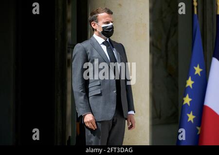 Parigi, Francia. 21 Maggio 2021. Il Presidente francese Emmanuel Macron ha mandato Arrivederci al Segretario Generale della NATO dopo il loro incontro al Palazzo Elysee a Parigi, in Francia, il 21 maggio 2021. Foto di Julie Sebadelha/ABACAPRESS.COM Credit: Abaca Press/Alamy Live News Foto Stock