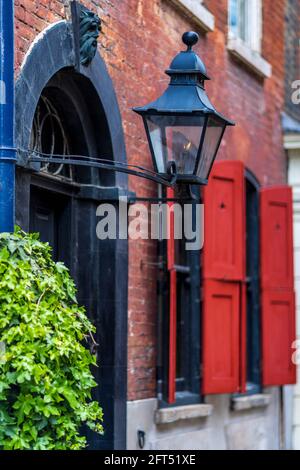 Casa Huguenot conservata Spitalfield London - Dennis Severs House a 18 Folgate Street a East London, dove le famiglie di tessitori di seta vissero dal 1724. Foto Stock