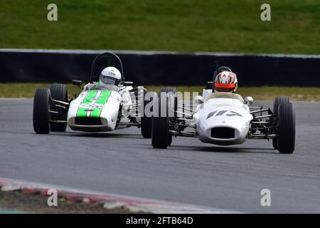 Tom McArthur, Titan Mk4, Linton Stuteley, Royale RP3, Formula Ford storica, Historic Sports Car Club, HSCC, Jim Russell Trophy Meeting, aprile 2021, S. Foto Stock