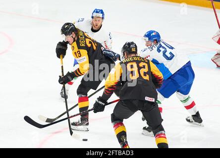 Riga, Lettonia. 22 maggio 2021. Riga, Lettonia. 21 Maggio 2021. Lukas REICHEL, DEB 73, Marcel NOEBELS, DEB 92 Davide FADANI, ITA 29 GERMANIA - ITALIA CAMPIONATO MONDIALE di HOCKEY SU GHIACCIO IIHF a riga, Lettonia, Lettland, 21 maggio 2021, Stagione 2020/2021 Credit: Peter Schatz/Alamy Live News Credit: Peter Schatz/Alamy Live News Foto Stock