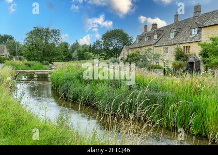 Il villaggio di Cotswold di macellazione inferiore Foto Stock