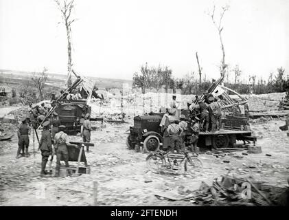 Prima guerra mondiale, prima guerra mondiale, fronte occidentale - cannoni antiaerei, aereo tedesco, Francia Foto Stock