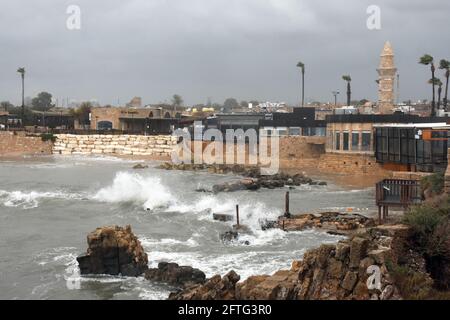 Kesaria antico porto in inverno Foto Stock