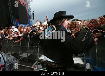 Håkan Hellström durante un concerto al festival di Bråvalla, Norrköping, Svezia. Foto Stock