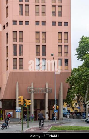 Palma de Mallorca, Spagna; 19 2021 maggio: Primo piano di un ATM di una Banca Bankia sulla strada alla luce del giorno Foto Stock