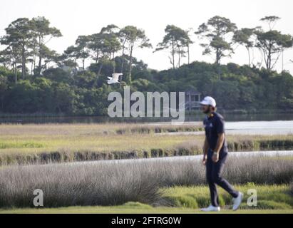 Isola di Kiawah, Stati Uniti. 21 Maggio 2021. Max Home cammina sulla 10° fairway nel secondo round del 103esimo campionato PGA al Kiawah Island Golf Resort Ocean Course sull'isola di Kiawah, South Carolina, venerdì 21 maggio 2021. Foto di John Angelillo/UPI Credit: UPI/Alamy Live News Foto Stock