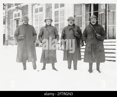 Prima guerra mondiale, prima guerra mondiale, fronte occidentale - delegati della Federazione dei minatori dopo un giro della prima linea; da sinistra a destra: Sig. M Roughley, sig. T Greenall, sig. H Twist, sig. J McGurk, Francia Foto Stock