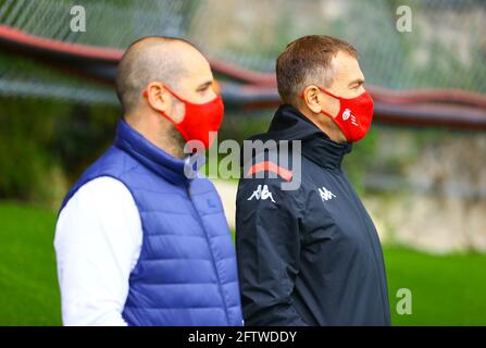 La Turbie, Frankreich. 21 Maggio 2021. La Turbie, Francia - 21 maggio 2021: Come Monaco contro RC Lens Training Session con il Vice Presidente Esecutivo Oleg Petrov (r) e Paul Mitchell. Calcio, Calcio, Monte Carlo, Credit: dpa/Alamy Live News Foto Stock