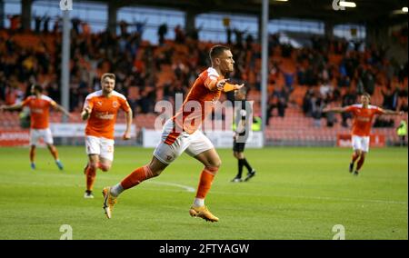 Jerry Yates di Blackpool festeggia il terzo gol della partita durante lo Sky Bet League One Playoff, seconda partita a Bloomfield Road, Blackpool. Data immagine: Venerdì 21 maggio 2021. Foto Stock