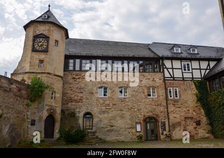 Waldeck, Hessen, Germania - Settembre 11 2011: La fortezza Waldeck al Edersee con cielo nuvoloso sullo sfondo Foto Stock