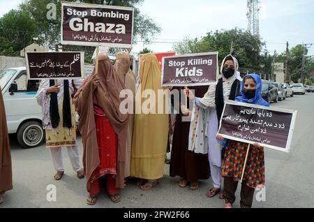 Peshawar, Pakistan. 20 maggio 2021. I sostenitori del TAJIR e dell'ANP musulmano pakistano partecipano a un raduno a Peshawar a sostegno dei palestinesi. (Foto di Hussain Ali/Pacific Press/Sipa USA) Credit: Sipa USA/Alamy Live News Foto Stock