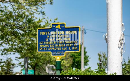 NY state Historical segno che segna la prima Custom House, Sag Harbour, NY Foto Stock