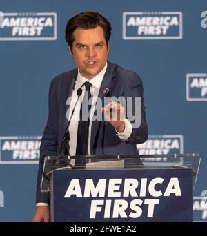 Mesa, Arizona, Stati Uniti. 21 Maggio 2021. Il rappresentante MATT GAETZ (R-FL) e il rappresentante Marjorie Taylor Greene (R-GA) tengono il secondo dei loro raduni ''America First'' in questo sobborgo di Phoenix. Credit: Brian Cahn/ZUMA Wire/Alamy Live News Foto Stock