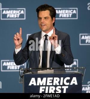 Mesa, Arizona, Stati Uniti. 21 Maggio 2021. Il rappresentante MATT GAETZ (R-FL) e il rappresentante Marjorie Taylor Greene (R-GA) tengono il secondo dei loro raduni ''America First'' in questo sobborgo di Phoenix. Credit: Brian Cahn/ZUMA Wire/Alamy Live News Foto Stock