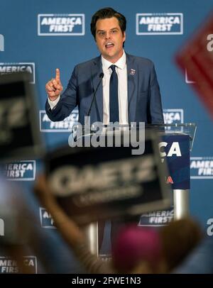 Mesa, Arizona, Stati Uniti. 21 Maggio 2021. Il rappresentante MATT GAETZ (R-FL) e il rappresentante Marjorie Taylor Greene (R-GA) tengono il secondo dei loro raduni ''America First'' in questo sobborgo di Phoenix. Credit: Brian Cahn/ZUMA Wire/Alamy Live News Foto Stock