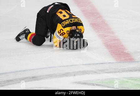 Riga, Lettonia. 22 maggio 2021. Hockey su ghiaccio: Campionato del mondo, turno preliminare, gruppo B, Norvegia - Germania. Markus Eisenschmid, Germania. Credit: Roman Koksarov/dpa/Alamy Live News Foto Stock