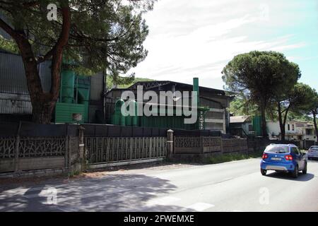 Fratte, Italia. 22 maggio 2021. In località Fratte, presso la Fonderia Pisano, il Comitato Salute e vita ha chiesto una guarnigione per richiedere alle istituzioni la chiusura immediata della Fonderia. Alla luce degli allarmanti dati degli studi scientifici dello studio SPES. Tra i relatori vi erano il dottor Paolo Fierro, vice presidente dell'Associazione Nazionale 'Medicina Democratica' e il dottor Luigi Esposito, epidemiologo. Credit: Pacific Press Media Production Corp./Alamy Live News Foto Stock