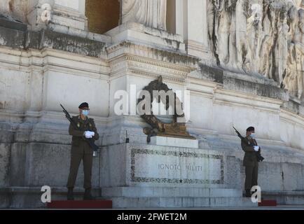 Il santuario di Milite Ignoto sull'altare della Patria, Roma, 20 maggio 2021. Il corpo di un soldato sconosciuto della prima guerra mondiale fu sepolto sull'altare della Patria il 4 novembre 1921, alla presenza del re Vittorio Emanuele III (Foto di Elisa Gestri/Sipa USA) Credit: Sipa USA/Alamy Live News Foto Stock