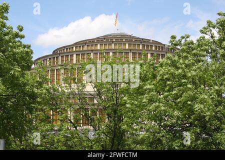 Vista esterna della Sala Centennial, a Wroclaw, Polonia, capolavoro del primo movimento moderno, una sala polifunzionale di cemento armato Foto Stock