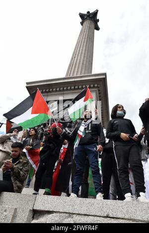 Westminster, Londra, Regno Unito. 22 maggio 2021. La gente partecipa alla dimostrazione Nazionale per la Palestina nel centro di Londra. Credit: Matthew Chpicle/Alamy Live News Foto Stock