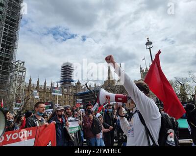 Centro di Londra, Inghilterra. 22 maggio 2021. Migliaia di persone partecipano a un raduno a sostegno della Palestina libera e alla fine dell'occupazione illegale di Gaza. Foto Stock