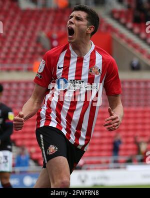 SUNDERLAND, REGNO UNITO. 22 MAGGIO Ross Stewart di Sunderland festeggia dopo aver segnato durante la partita della Sky Bet League 1 tra Sunderland e Lincoln City allo Stadium of Light di Sunderland sabato 22 maggio 2021. (Credit: Mark Fletcher | MI News) Credit: MI News & Sport /Alamy Live News Foto Stock