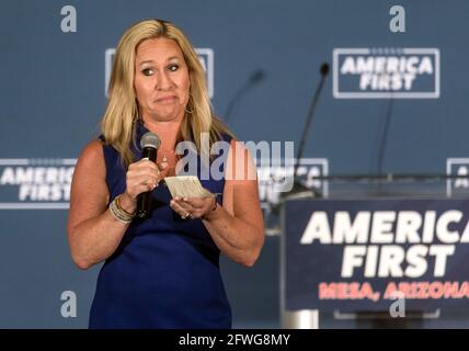 Mesa, Arizona, Stati Uniti. 21 Maggio 2021. Il rappresentante MARJORIE TAYLOR GREENE (R-GA) e il rappresentante Matt Gaetz (R-FL) tengono il secondo dei loro raduni ''America First'' in questo sobborgo di Phoenix. Credit: Brian Cahn/ZUMA Wire/Alamy Live News Foto Stock