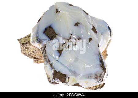 boulder opal dall'Australia isolato su sfondo bianco Foto Stock