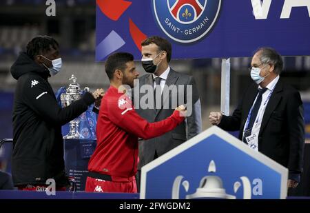 Axel Disasi, Kevin Volland di Monaco, Presidente della Francia Emmanuel Macron, Presidente della Federazione di Calcio francese FFF Noel le graet durante la cerimonia del trofeo che segue la partita di calcio della Coppa di Francia tra AS Monaco (ASM) e Paris Saint-Germain PSG il 19 maggio, 2021 allo Stade de France a Saint-Denis vicino a Parigi, Francia - Foto Jean Catuffe / DPPI / LiveMedia Foto Stock