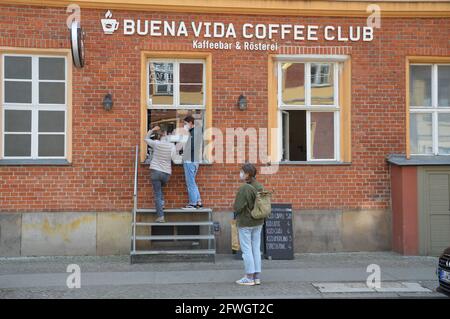 Buena Vida Coffee Club a Brandenburger Strasse a Potsdam, Germania - 21 maggio 2021. Foto Stock