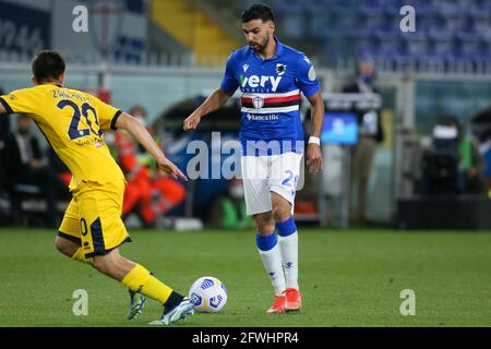 GENOVA, ITALIA - 22 MAGGIO: Vasilios Zagaritis di Parma Calcio e Mehdi Leris di Sampdoria durante la serie A match tra UC Sampdoria e Parma Calcio allo Stadio Luigi Ferraris il 22 maggio 2021 a Genova (Foto di Ciro Santangelo/Orange Pictures) Foto Stock