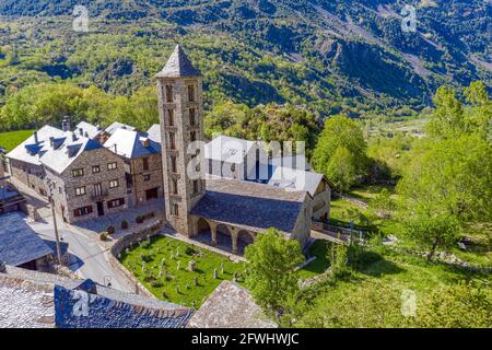 Chiesa romana di Santa Eulalia a Erill la Vallé nella Valle di Boi (Catalogna - Spagna). Si tratta di una delle nove chiese che appartiene all'UNESCO WOR Foto Stock