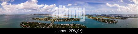 Foto aerea Miami Beach Bayfront scena con i quartieri sulle isole Foto Stock