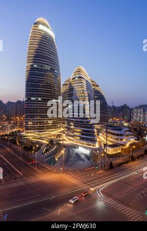 Pechino, Cina - 22 Febbraio 2015: Wangjing soho punto di riferimento vista dell'edificio in serata Foto Stock