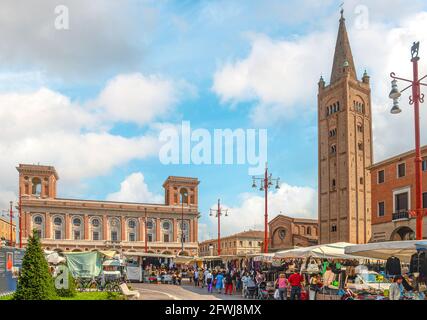 Mercato in Piazza Aurelio Saffi a Forli, Italia Foto Stock