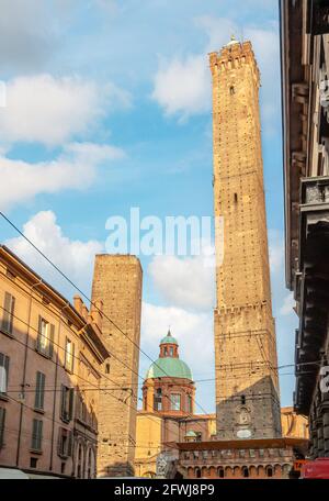 Torri Asinelli e Garisenda a Bologna, Emilia Romagna, Italia Foto Stock