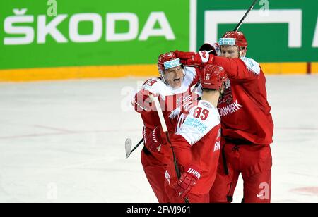 Riga, Lettonia. 22 maggio 2021. I giocatori danesi festeggiano durante la partita del Gruppo A tra Danimarca e Svezia al Campionato del mondo di hockey su ghiaccio IIHF 2021 a riga, Lettonia, 22 maggio 2021. Credit: Edijs Palens/Xinhua/Alamy Live News Foto Stock