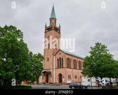 Berlino, Germania. 23 maggio 2021. Chiesa di San Matteo. La chiesa celebra il suo 175° compleanno con un servizio festoso con il Vescovo Stäblein come parte di una settimana giubilare. Credit: Annette Riedl/dpa/Alamy Live News Foto Stock