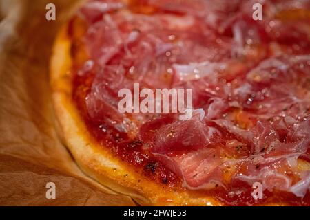 Pizza con coppa di Parma Foto Stock