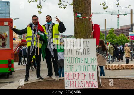 2021. Mai 22 Kiel, am Hauptbahnhof in Kiel fand heute eine dimostrazione unter dem Titel „Aktuelle Lage in Palästina statt. Circa 100 protese Teilnehmer Foto Stock