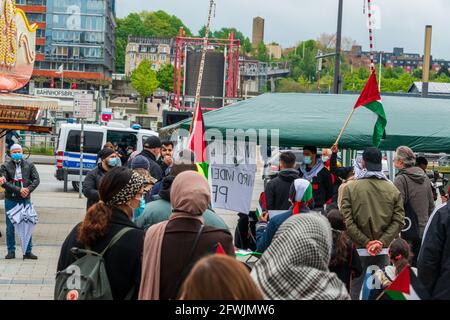 2021. Mai 22 Kiel, am Hauptbahnhof in Kiel fand heute eine dimostrazione unter dem Titel „Aktuelle Lage in Palästina statt. Circa 100 protese Teilnehmer Foto Stock