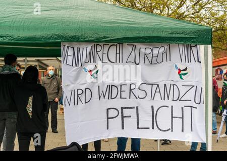 2021. Mai 22 Kiel, am Hauptbahnhof in Kiel fand heute eine dimostrazione unter dem Titel „Aktuelle Lage in Palästina statt. Circa 100 protese Teilnehmer Foto Stock