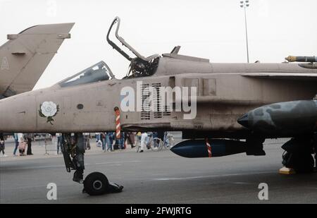 Dettagli dell'area del cockpit di un RAF SEPECAT Jaguar GR1A nel deserto Pink camuffato in esposizione statica al Mildenhall Air Fete 1991. Foto Stock