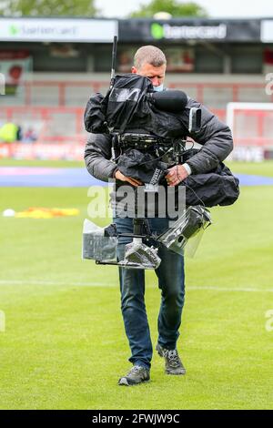 Morecambe, Regno Unito. 23 maggio 2021. Il cameraman Sky Sports durante la partita semifinale della Sky Bet League 2 tra Morecambe e Tranmere Rovers alla Globe Arena di Morecambe, Inghilterra, il 23 maggio 2021. Foto di Sam Fielding/prime Media Images. Credit: Prime Media Images/Alamy Live News Foto Stock