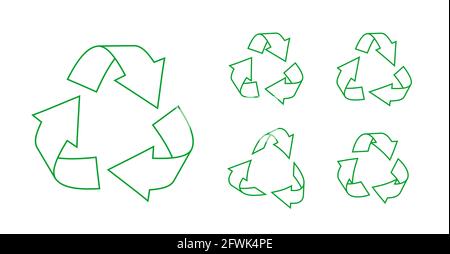 Set di icone di riciclaggio triangolari con profilo verde. Ruotare i simboli delle frecce di riciclo. Rotazione ecologica, elemento infografico per siti Web, applicazioni. Utilizzando risorse riciclate. Isolato su illustrazione vettoriale bianca Illustrazione Vettoriale
