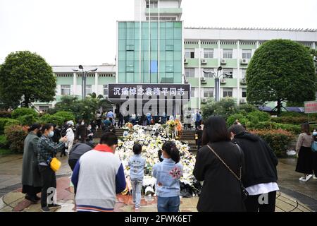 Changsha, la provincia di Hunan della Cina. 23 maggio 2021. La gente rende omaggio allo scienziato defunto Yuan Longping presso il Centro di ricerca sul riso ibrido Hunan a Changsha, la provincia di Hunan della Cina centrale, il 23 maggio 2021. Credit: Xue Yuge/Xinhua/Alamy Live News Foto Stock