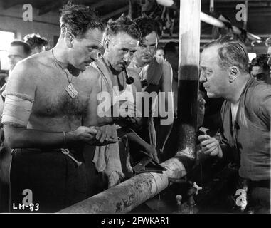 GUY MIDDLETON DEREK LEGAME E BASILICO RADFORD IN CATTIVITÀ HEART 1946 regista BASIL DEARDEN storia originale Patrick Kirwan sceneggiatura Angus MacPhail e Guy Morgan Art direction Michael Relph produttore Michael Balcon Ealing Studios / distributori Eagle-Lion Limited Foto Stock