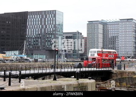 Street Food Diner al Royal Albert Dock di Liverpool Foto Stock