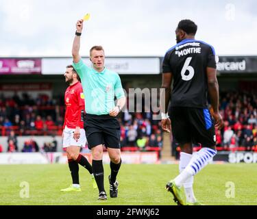 Morecambe, Regno Unito. 23 maggio 2021. Arbitro Thomas Bramall durante la seconda partita di play-off della Sky Bet League 2 tra Morecambe e Tranmere Rovers alla Globe Arena, Morecambe, Inghilterra, il 23 maggio 2021. Foto di Sam Fielding/prime Media Images. Credit: Prime Media Images/Alamy Live News Foto Stock